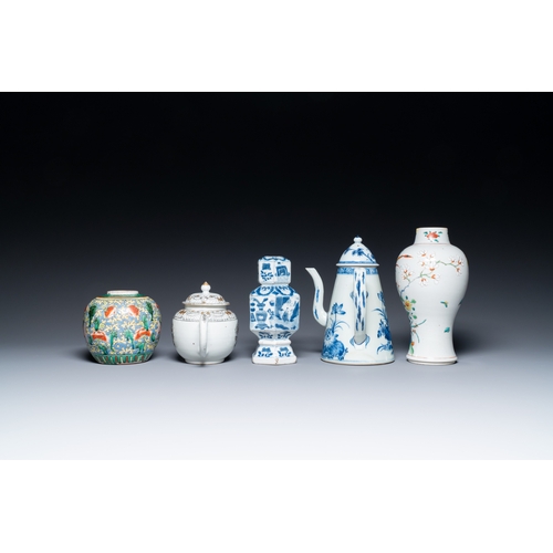 55 - A varied collection of Chinese porcelain, Kangxi and laterDescription:H.: 22,5 cm (the tallest vase)... 