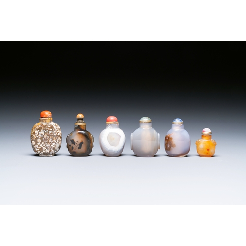 64 - Fourteen Chinese hardstone snuff bottles, 19/20th C.Description:H.: 9 cm (the tallest bottle, incl. ... 