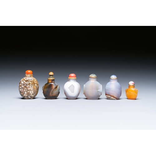 64 - Fourteen Chinese hardstone snuff bottles, 19/20th C.Description:H.: 9 cm (the tallest bottle, incl. ... 