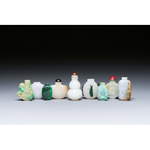 65 - Nine Chinese jade, glass and hardstone snuff bottles, 19/20th C.Description:H.: 7,5 cm (the tallest ... 