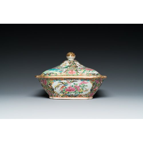 7 - Three Chinese Canton famille rose dishes and a tureen and cover, 19th C.Description:L.: 24 cm - H.: ... 