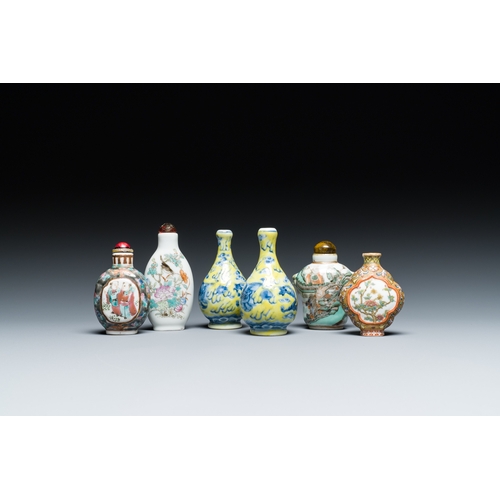 72 - Six fine Chinese porcelain snuff bottles, 19/20th C.Description:H.: 8,5 cm (the tallest bottle, incl... 