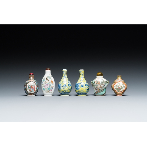 72 - Six fine Chinese porcelain snuff bottles, 19/20th C.Description:H.: 8,5 cm (the tallest bottle, incl... 