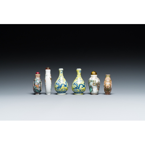 72 - Six fine Chinese porcelain snuff bottles, 19/20th C.Description:H.: 8,5 cm (the tallest bottle, incl... 