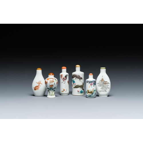 73 - Six Chinese famille rose and iron-red snuff bottles, 18/19th C.Description:H.: 8,7 cm (the tallest b... 