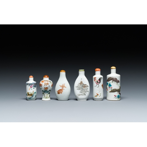 73 - Six Chinese famille rose and iron-red snuff bottles, 18/19th C.Description:H.: 8,7 cm (the tallest b... 