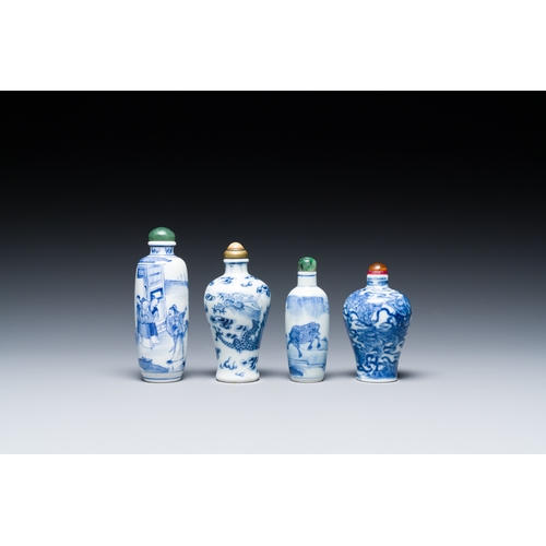 76 - Four Chinese blue and white snuff bottles, 18/19th C.Description:H.: 9,5 cm (the tallest bottle, inc... 