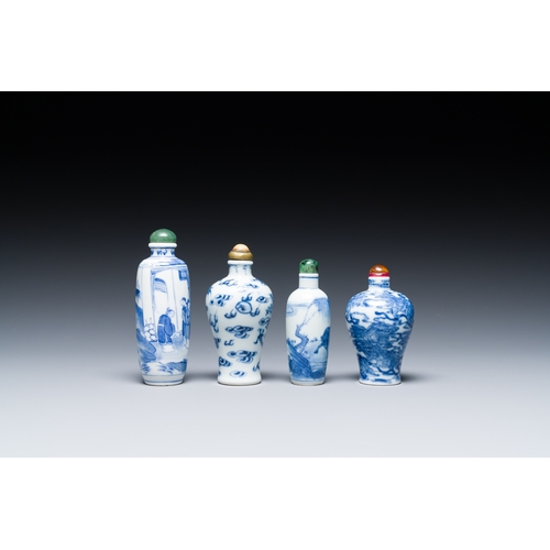 76 - Four Chinese blue and white snuff bottles, 18/19th C.Description:H.: 9,5 cm (the tallest bottle, inc... 