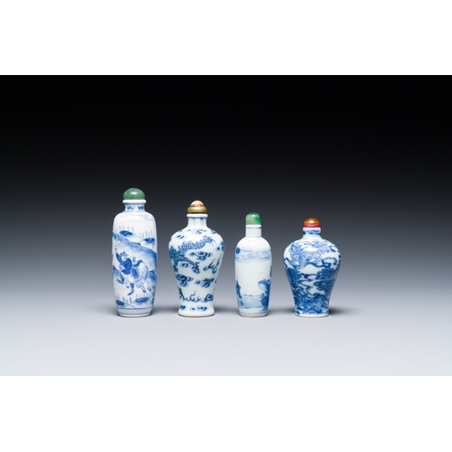 76 - Four Chinese blue and white snuff bottles, 18/19th C.Description:H.: 9,5 cm (the tallest bottle, inc... 