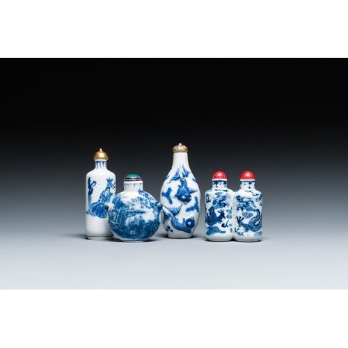 78 - Four Chinese blue and white snuff bottles, 19/20th C.Description:H.: 9,5 cm (the tallest bottle, inc... 