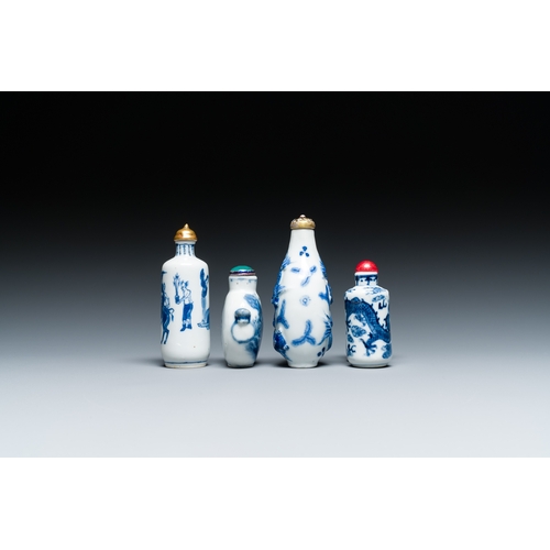 78 - Four Chinese blue and white snuff bottles, 19/20th C.Description:H.: 9,5 cm (the tallest bottle, inc... 