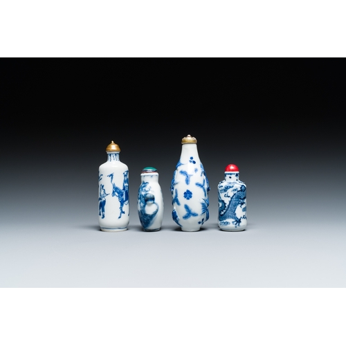 78 - Four Chinese blue and white snuff bottles, 19/20th C.Description:H.: 9,5 cm (the tallest bottle, inc... 