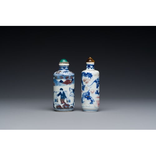 81 - Two Chinese blue, white and copper-red snuff bottles, 19th C.Description:H.: 9 cm (the tallest bottl... 