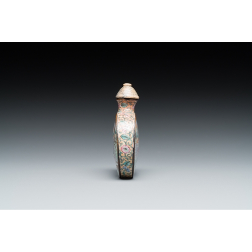 87 - A Chinese Beijing enamel 'foreigners' snuff bottle, Qianlong mark and of the periodDescription:H.: 6... 