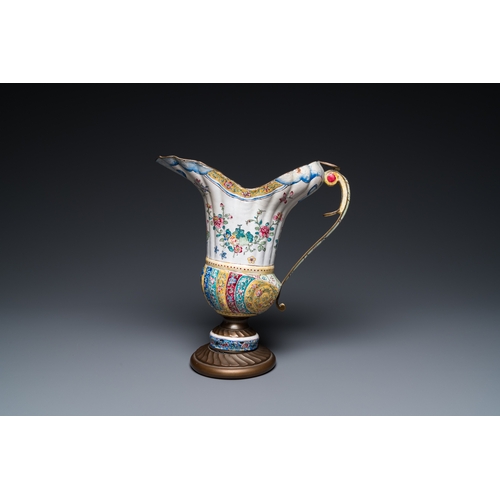 90 - A Chinese Canton enamel helm-shaped ewer with shell-shaped basin, QianlongDescription:Dim.: 40 x 31 ... 