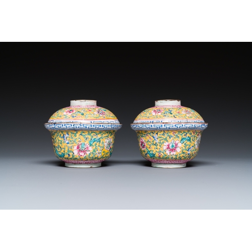 91 - A pair of Chinese Canton enamel bowls and covers, QianlongDescription:Dia.: 9,5 cm - H.: 8 cmConditi... 