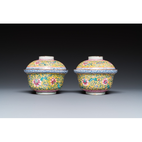 91 - A pair of Chinese Canton enamel bowls and covers, QianlongDescription:Dia.: 9,5 cm - H.: 8 cmConditi... 