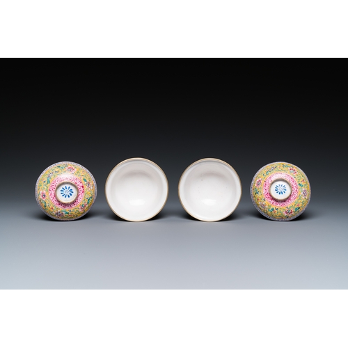 91 - A pair of Chinese Canton enamel bowls and covers, QianlongDescription:Dia.: 9,5 cm - H.: 8 cmConditi... 