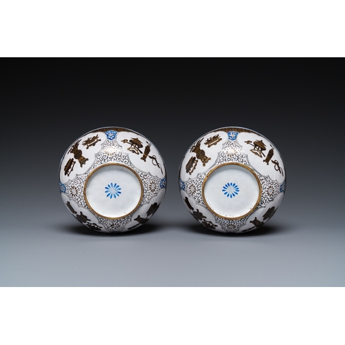 97 - A pair of Chinese Canton enamel 'antiquities' bowls, Yongzheng/QianlongDescription:Dia.: 13 cm - H.:... 