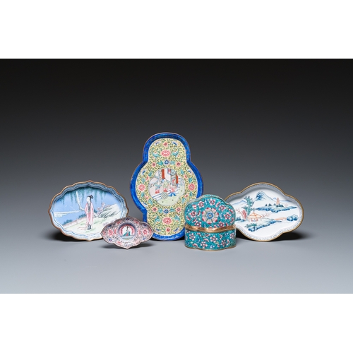 102 - Five various Chinese Canton enamel pieces, Qing/RepublicDescription:Dim.: 22 x 15 cm (the largest di... 