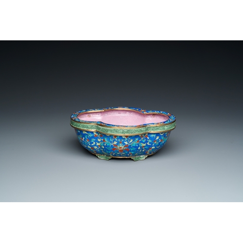 103 - A Chinese blue-ground Canton enamel jardiniere, QianlongDescription:L.: 18,5 cm - H.: 7 cmCondition ... 