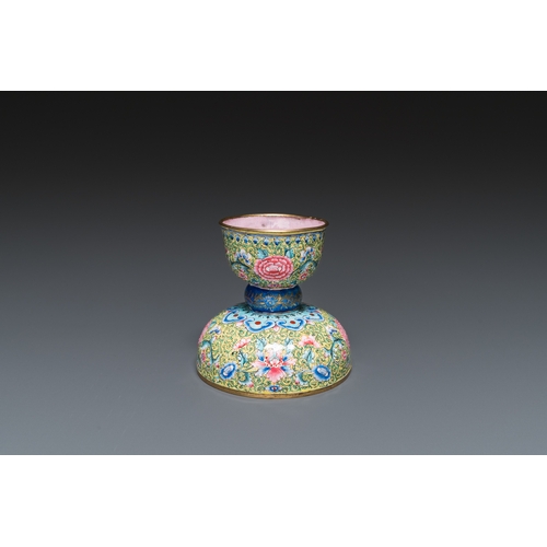 104 - A rare Chinese yellow-ground Canton enamel spittoon, QianlongDescription:Dia.: 9,5 cm - H.: 9 cmCond... 