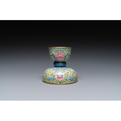 104 - A rare Chinese yellow-ground Canton enamel spittoon, QianlongDescription:Dia.: 9,5 cm - H.: 9 cmCond... 