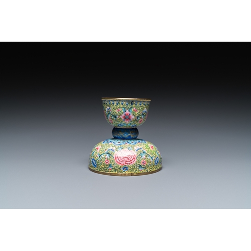 104 - A rare Chinese yellow-ground Canton enamel spittoon, QianlongDescription:Dia.: 9,5 cm - H.: 9 cmCond... 