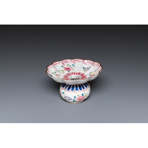 109 - A Chinese Canton enamel spittoon, Yongzheng/QianlongDescription:Dia.: 11,5 cm - H.: 7,5 cmCondition ... 