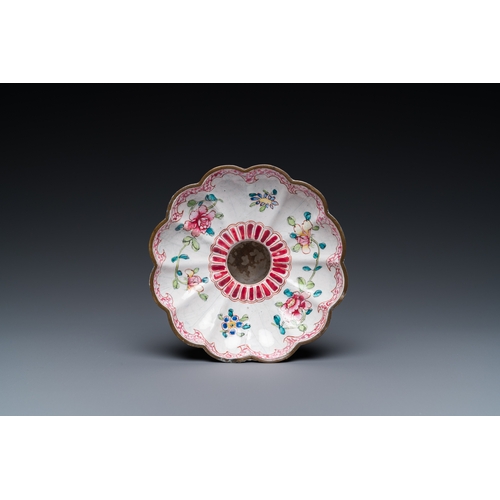 109 - A Chinese Canton enamel spittoon, Yongzheng/QianlongDescription:Dia.: 11,5 cm - H.: 7,5 cmCondition ... 