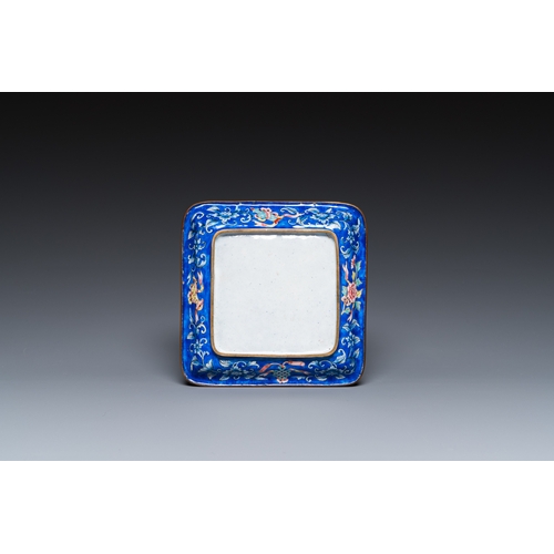 111 - A Chinese Canton enamel mustard jar on stand, QianlongDescription:Dim.: 13 x 13 cm (the stand)Dia.: ... 