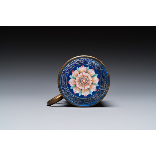 111 - A Chinese Canton enamel mustard jar on stand, QianlongDescription:Dim.: 13 x 13 cm (the stand)Dia.: ... 