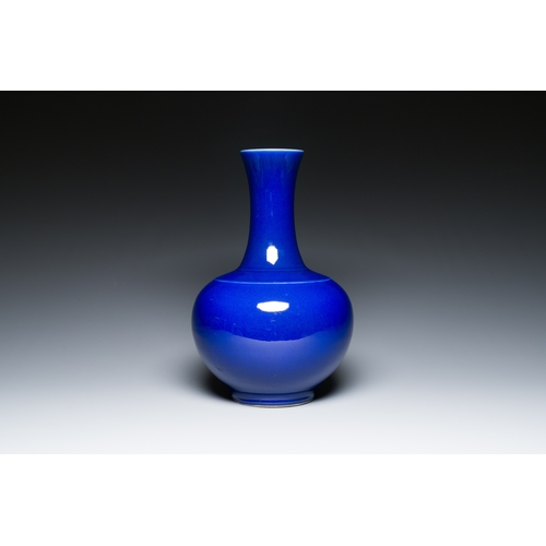 123 - A Chinese blue-glazed bottle vase, Kangxi mark, RepublicDescription:H.: 37,5 cmCondition reports:Ple... 