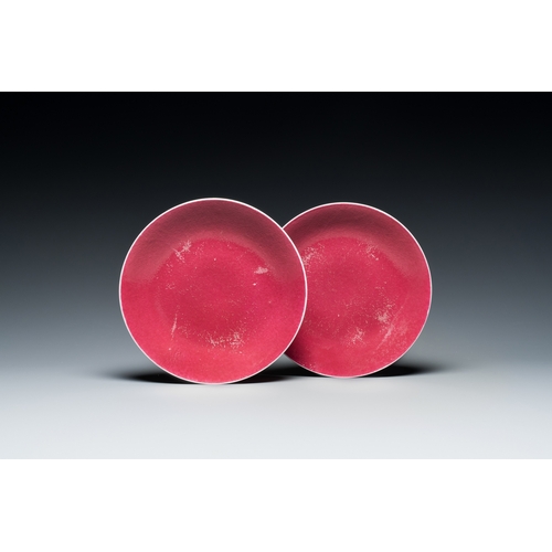 129 - A pair of Chinese monochrome ruby-pink plates, Jiaqing mark and of the periodDescription:Dia.: 19 cm... 