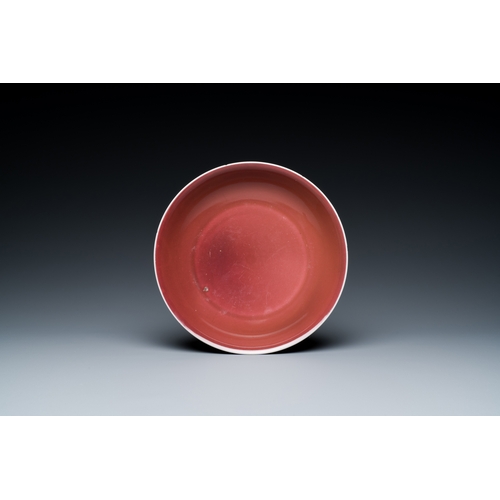 132 - A Chinese monochrome copper-red dish, Qianlong mark and of the periodDescription:Dia.: 20,5 cm - H.:... 