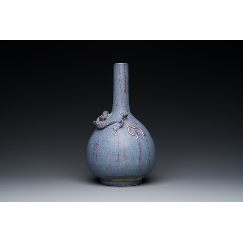 141 - A Chinese flambe-glazed bottle vase, 18/19th C.Description:H.: 32 cmCondition reports:Please contact... 