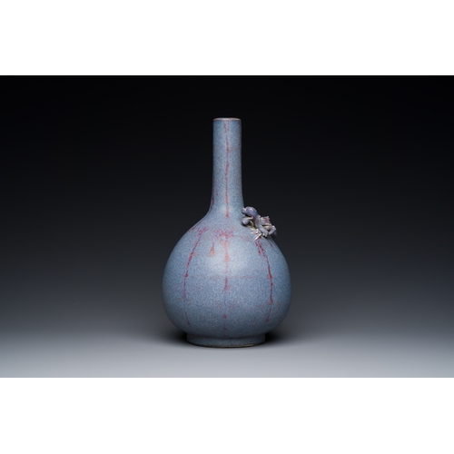 141 - A Chinese flambe-glazed bottle vase, 18/19th C.Description:H.: 32 cmCondition reports:Please contact... 