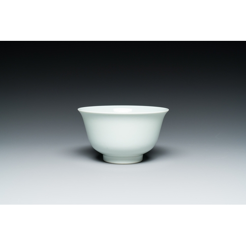 143 - A Chinese white-glazed bowl, Jiaqing mark and probably of the periodDescription:Dia.: 11 cm - H.: 6,... 