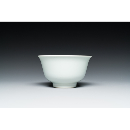 143 - A Chinese white-glazed bowl, Jiaqing mark and probably of the periodDescription:Dia.: 11 cm - H.: 6,... 