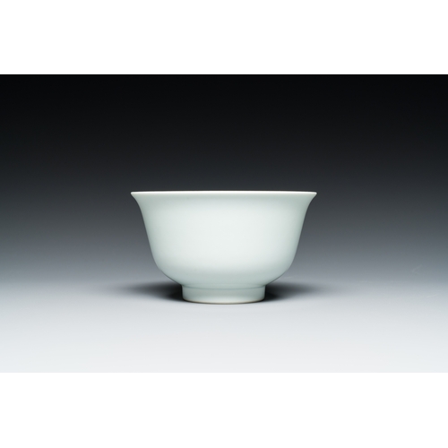 143 - A Chinese white-glazed bowl, Jiaqing mark and probably of the periodDescription:Dia.: 11 cm - H.: 6,... 