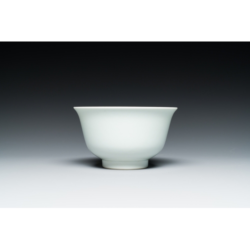 143 - A Chinese white-glazed bowl, Jiaqing mark and probably of the periodDescription:Dia.: 11 cm - H.: 6,... 