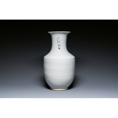 146 - A Chinese white-glazed vase on wooden stand, 19th C.Description:H.: 51,5 cm (the vase)H.: 70,5 cm (i... 