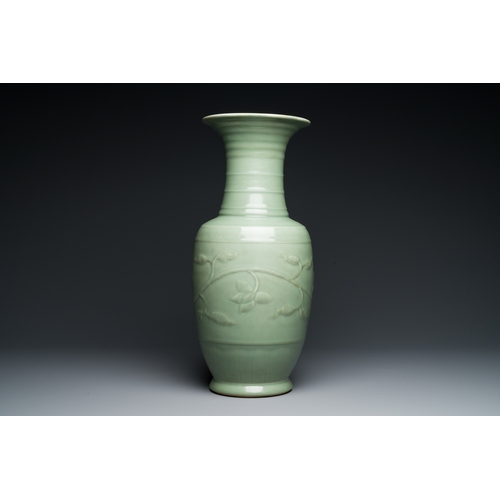 149 - A Chinese celadon-glazed 'lotus scroll' vase, QianlongDescription:H.: 54,5 cmCondition reports:Pleas... 