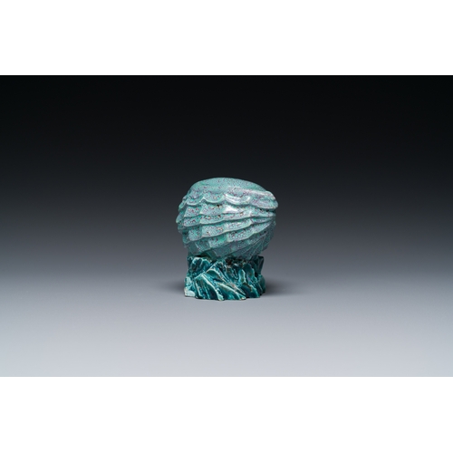 152 - A Chinese robin's egg-glazed shell-shaped water pot, QianlongDescription:L.: 8,5 cm - H.: 6 cmCondit... 