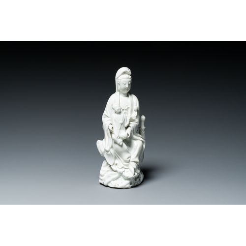 156 - A Chinese Dehua blanc de Chine figure of Guanyin with a boy, Kangxi/QianlongDescription:H.: 26 cmCon... 