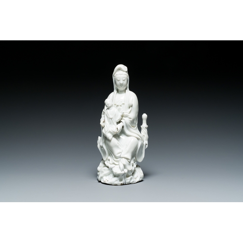 156 - A Chinese Dehua blanc de Chine figure of Guanyin with a boy, Kangxi/QianlongDescription:H.: 26 cmCon... 