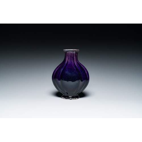 162 - A Chinese monochrome aubergine-glazed vase, 19th C.Description:H.: 25 cmCondition reports:Please con... 