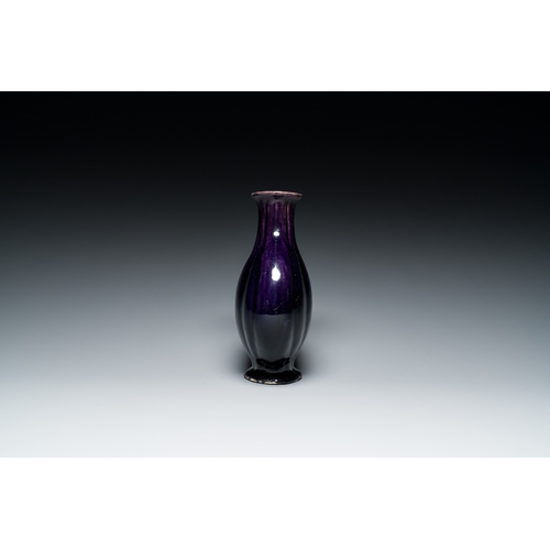 162 - A Chinese monochrome aubergine-glazed vase, 19th C.Description:H.: 25 cmCondition reports:Please con... 