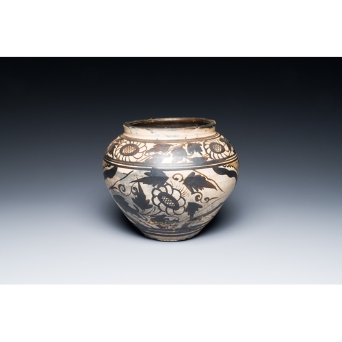 174 - A Chinese Cizhou pottery jar with floral design, SongDescription:H.: 20 cmCondition reports:Please c... 