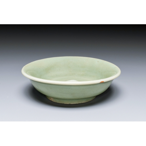 176 - A Chinese Longquan celadon bowl, MingDescription:Dia.: 13 cm - H.: 4 cm Provenance:- An important Be... 